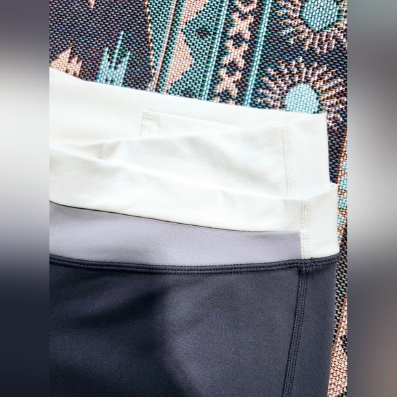 Lululemon Astro Pant (Regular). Size 8. Very soft. Gray - Picture 5 of 14